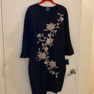 NWT Gabby Skye Fitted black knit dress with motif design on the front.  Size 1X.